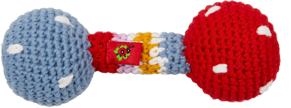 Gehäkeltes babyspielzeug in Form einer Hantel mit roten und blauen Enden und einem mehrfarbigen Griff.