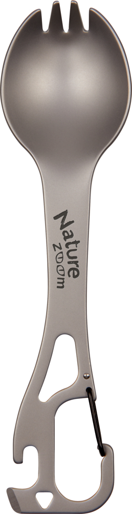 Metall-Göffel mit Flaschenöffner, Karabiner und „Nature Zoom“-Aufdruck auf dem Griff.