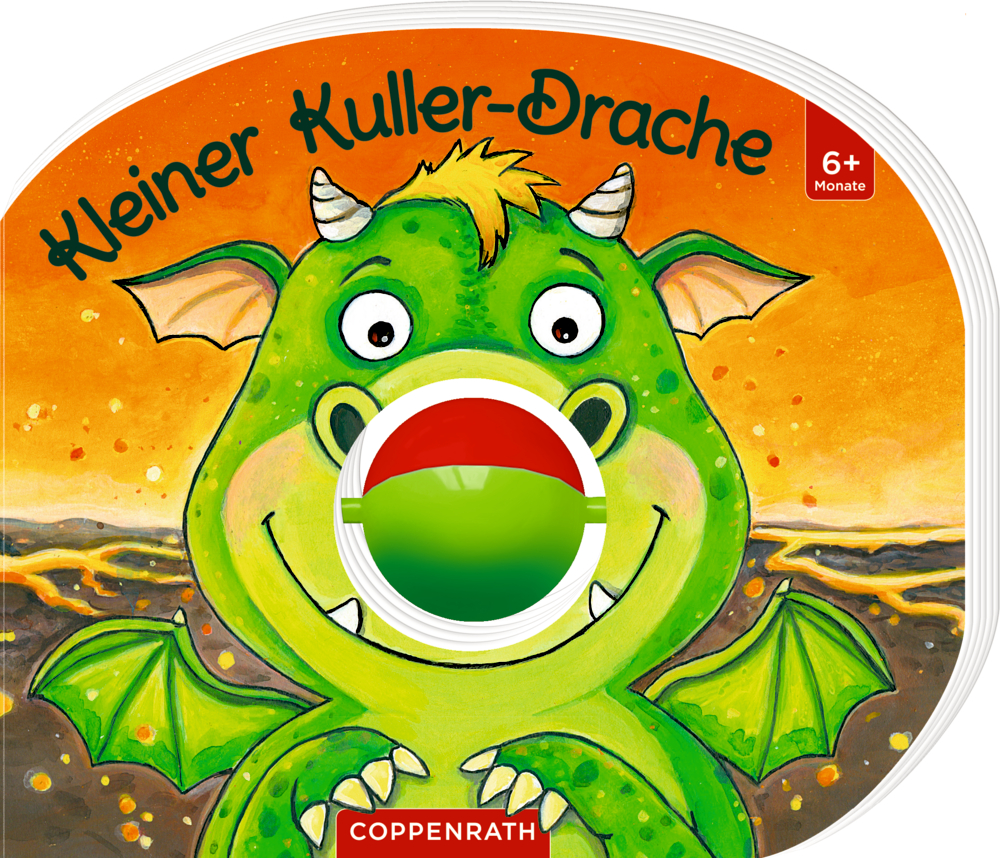 Grüner Drache mit Flügeln, Hörnern und einem bunten Ball als Nase auf orangem Hintergrund und lächelt afe dem Cover von "Kleiner Kuller-Drache".