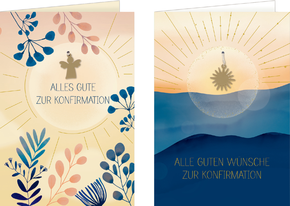 Zwei Karten mit Blumen- und Sonnendekor, jeweils mit kleinem Metall-Anhänger.
