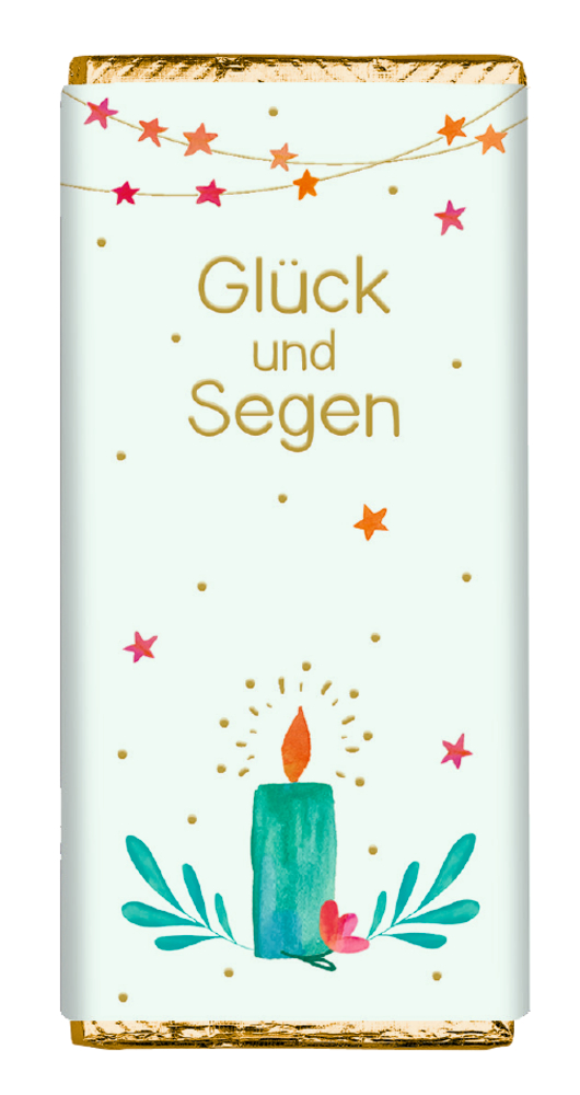 Schokoladentafel mit Glück und Segen Text, brennender Kerze, Sternen und festlicher Dekoration auf der Verpackung.