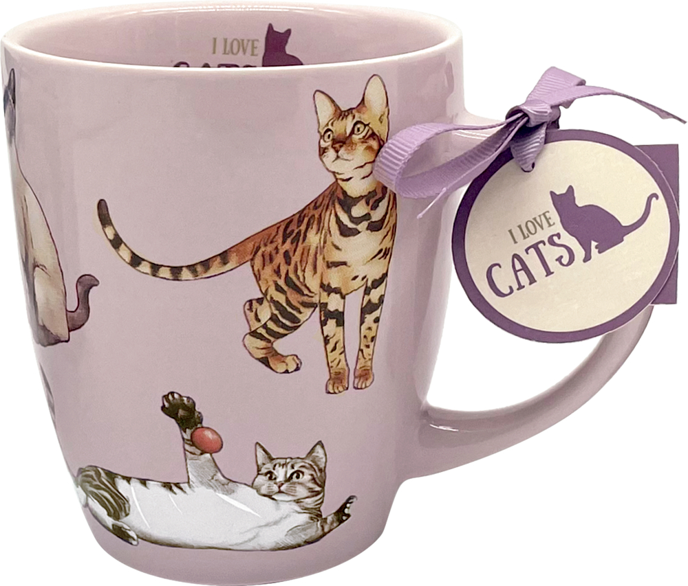 Rosa Tasse mit Katzenmotiven und Anhänger „I LOVE CATS“, befestigt am Henkel mit lila Schleife.