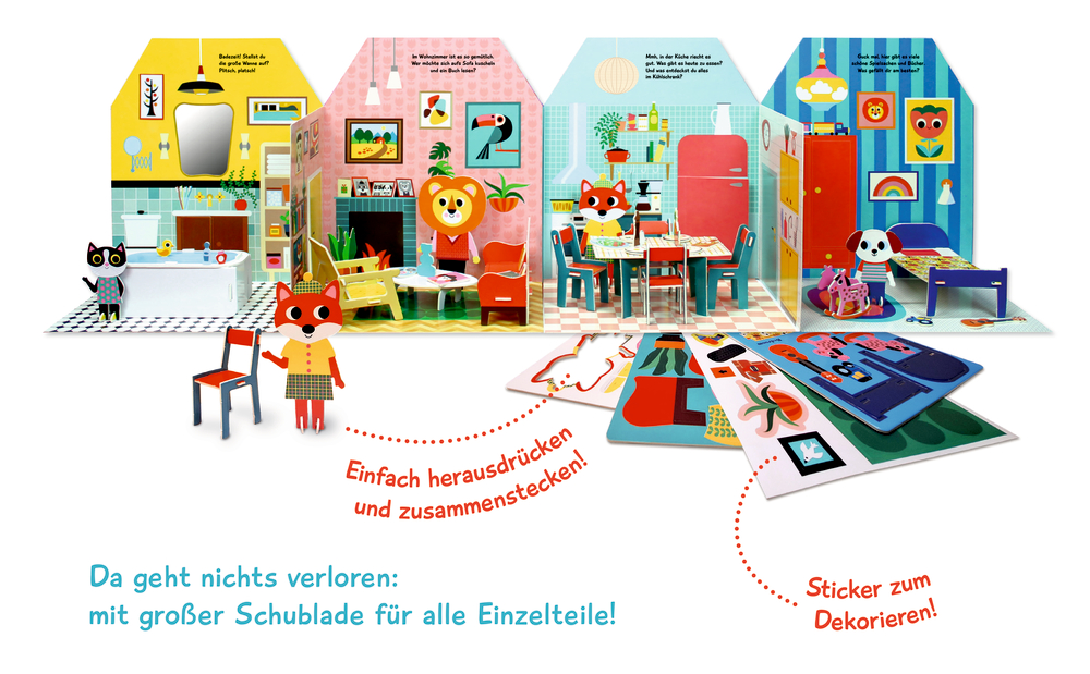 Aufgeklapptes Papppuppenhaus mit verschiedenen Zimmern und Einrichtungsgegenständen.