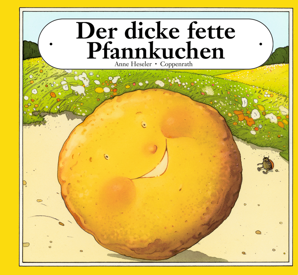 Lächelnder Pfannkuchen mit Gesicht rollt über eine sonnige Wiese. Titel „Der dicke fette Pfannkuchen“ oben.