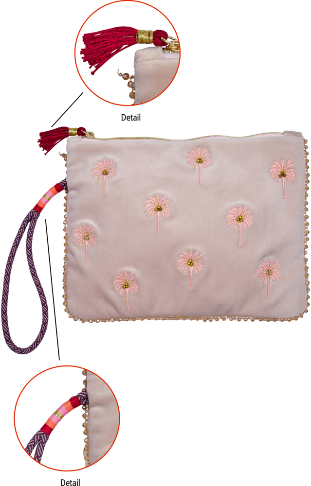 Rosafarbenes Täschchen mit rosa Stickmustern, goldener Verzierung, roter Quaste und lila Trageschlaufe mit pinken Akzenten.
