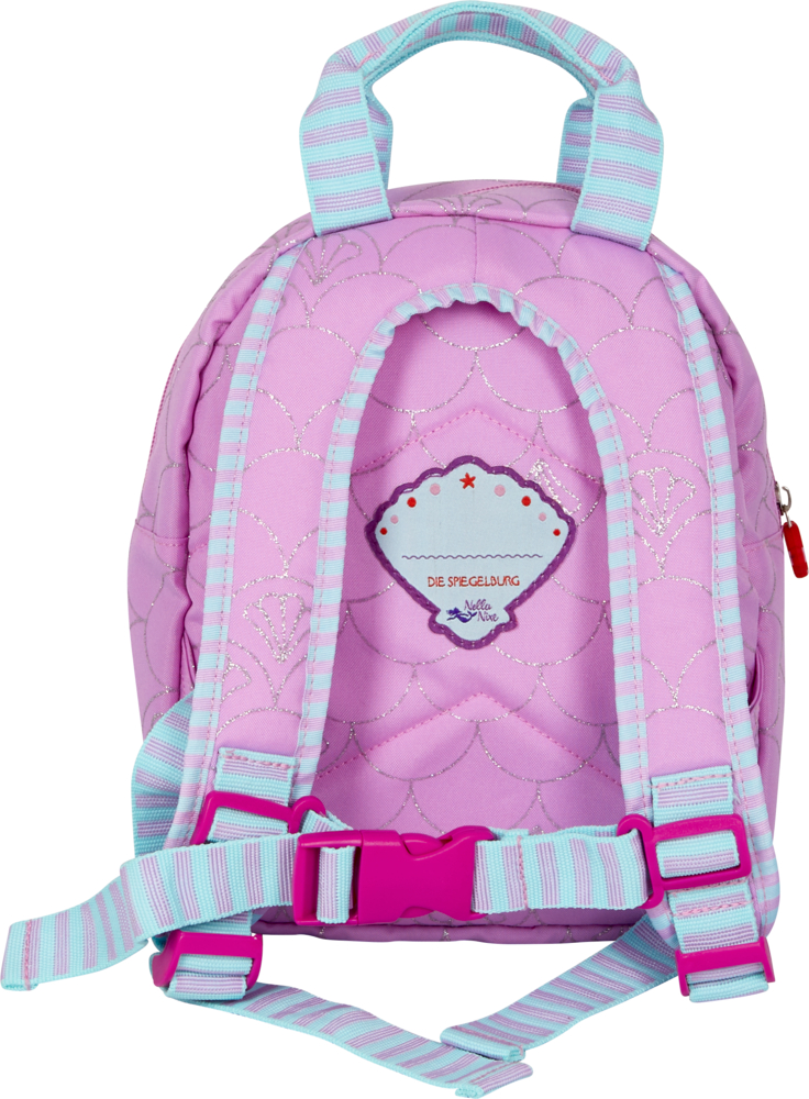 Rosa Kinderrucksack von hinten mit blau gestreiften Trägern und einem Namensbeschriftungsfeld in Form einer Muschel.