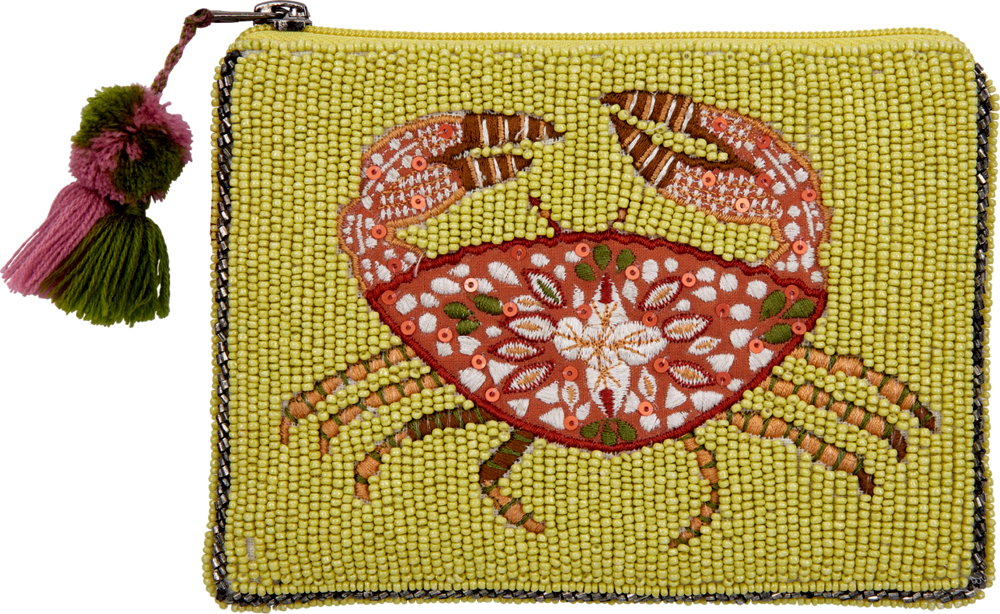 Gelbe Perlen-Clutch mit aufgesticktem roten Krebsmotiv und Quaste in Grün und Rosa am Reißverschluss.