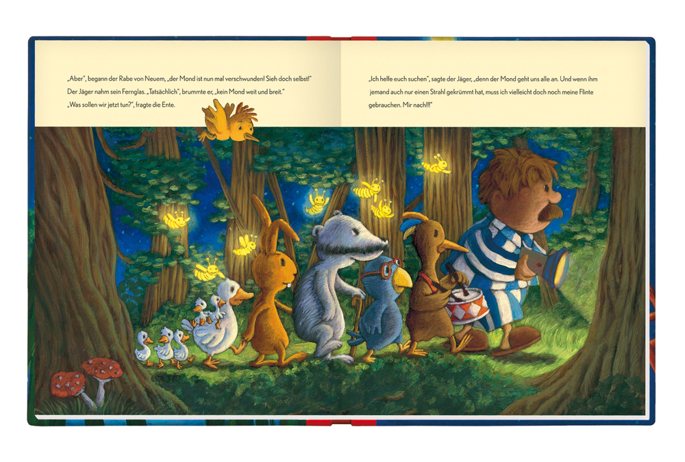 Waldtiere und ein Mann im Pyjama laufen mit Glühwürmchen und Taschenlampe durch nächtlichen Wald.