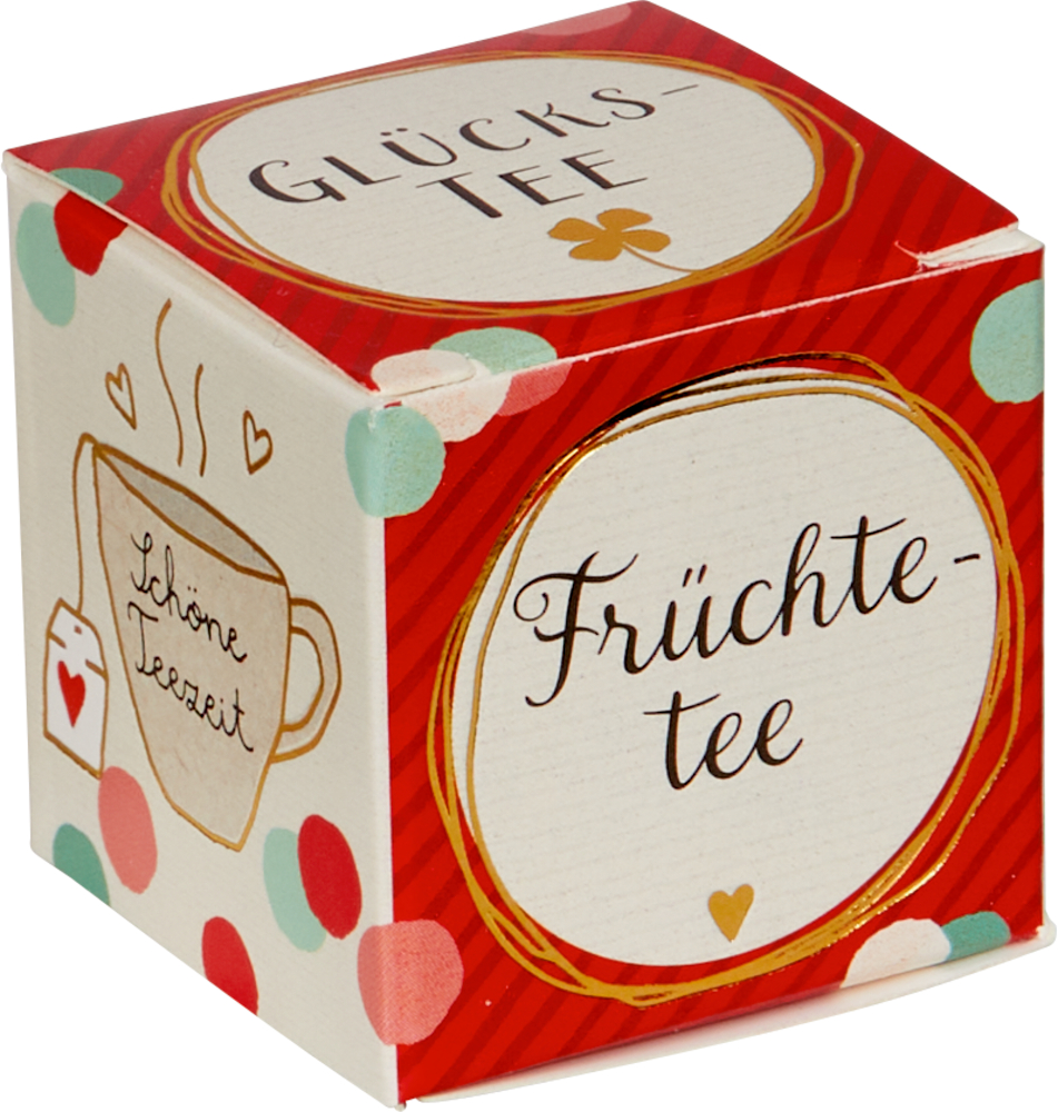 Rote, kleine Pappbox mit den Aufschriften „Früchtetee“ und „Glückstee“, seitlich mit Punkten und einer Tasse verziert.