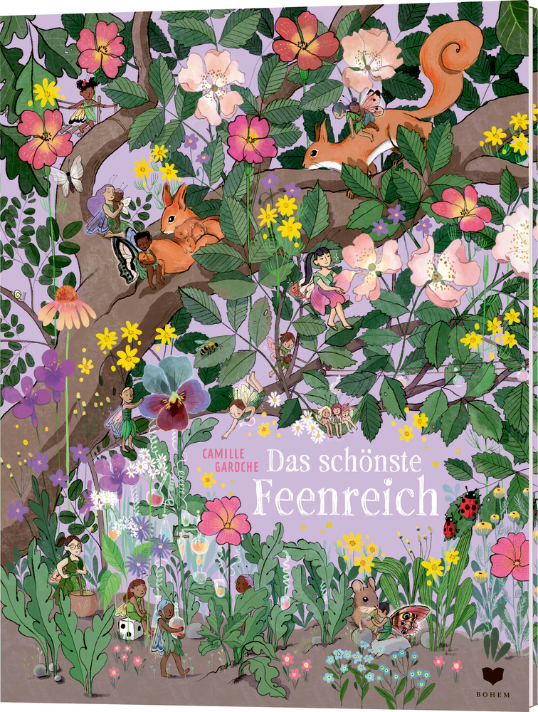 Buchcover mit bunten Illustrationen mit Feen, Tieren und Blumen in einem dichten, magischen Wald.