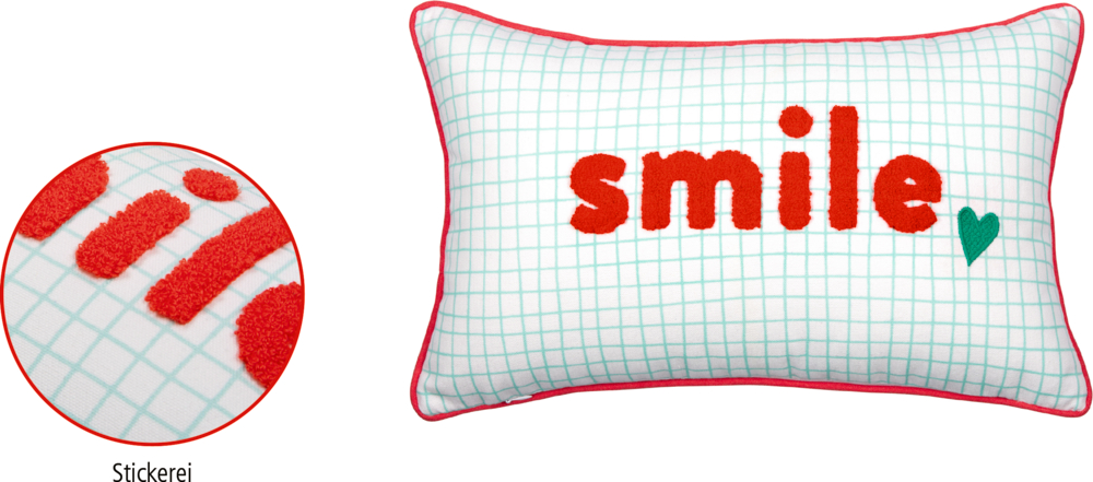 Rechteckiges Kissen mit roter Kante und türkisfarbenem Karomuster, rotem Schriftzug „smile“ aus einer punch needle Stickerei, dazu auch eine Nahansicht der Stickerei, und türkisem Herzmotiv.