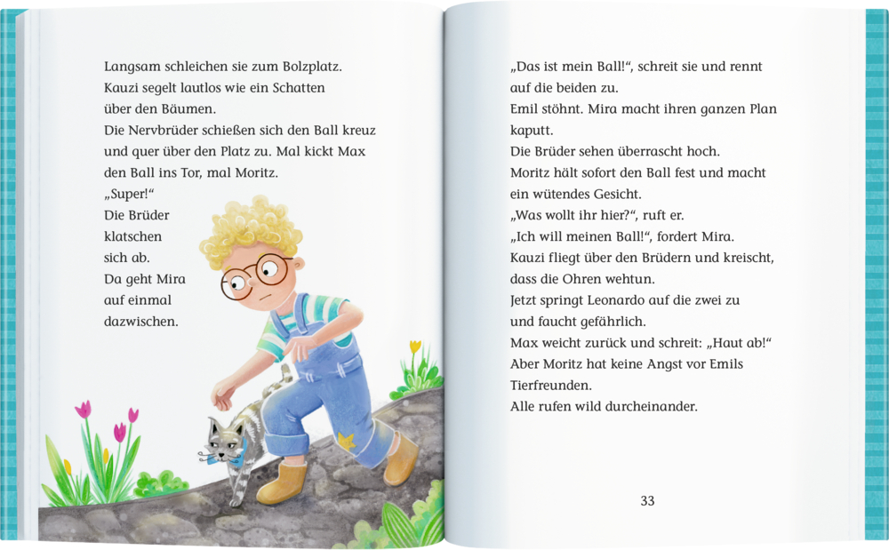 Illustration eines Kindes mit lockigem blondem Haar und Brille, das mit einer grauen Katze vorsichtig über einen Weg läuft.