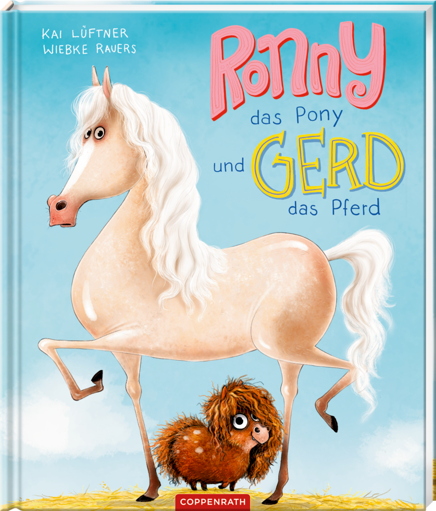 Großes weißes Pferd und kleines zotteliges braunes Pony auf blauem Bucheinband mit Titelschriftzug.