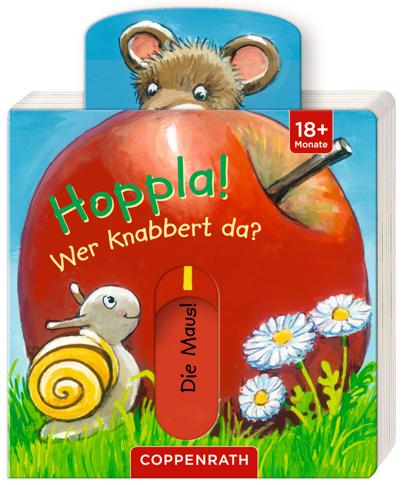 Eine Maus lugt über einen angebissenen Apfel, darunter sitzen eine Schnecke und Gänseblümchen im Gras.