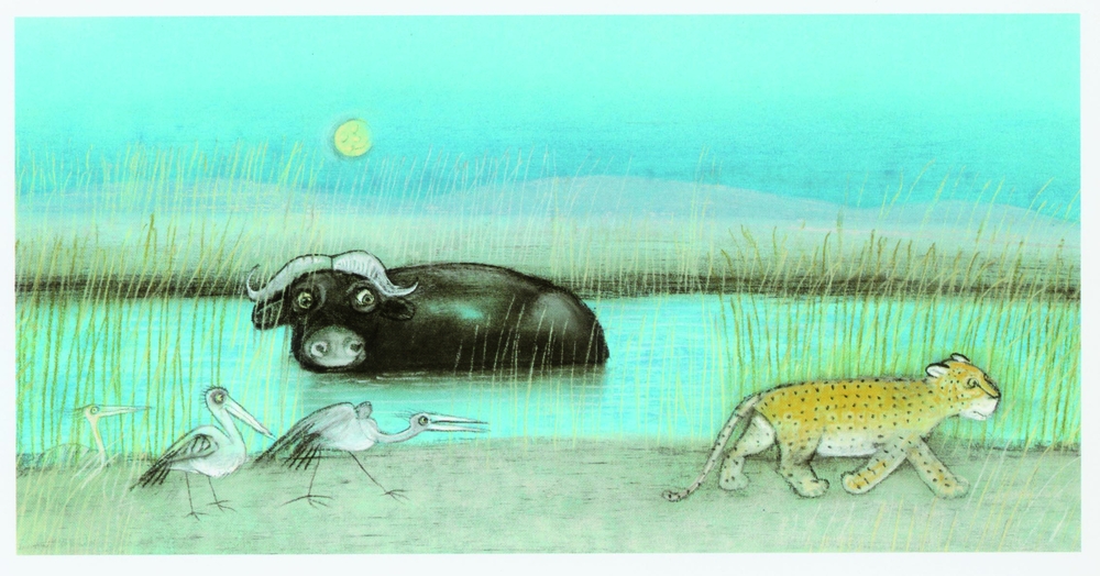 Büffel im Wasser, drei Vögel am Ufer, Gepard läuft in grasbewachsener Landschaft vorbei.