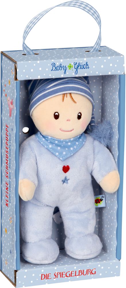 Kleine Stoffpuppe im blauen Pyjama und mit gestreifter Zipfelmütze, prüsentiert in einer passenden blauen Geschenkbox mit Sichtfenster und Henkel.