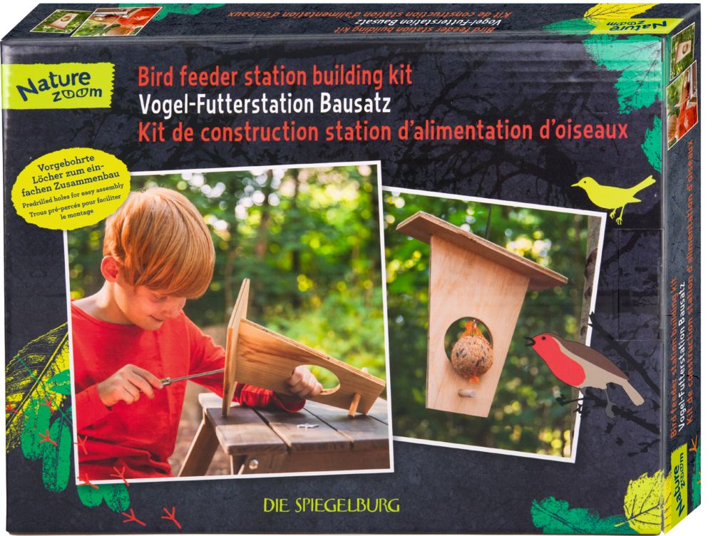 Verpackung eines Vogel-Futterstation-Bausatzes mit Bildern vom Zusammenbau und einer fertigen Holz-Futterstation.