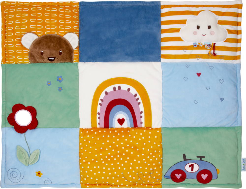 Bunte Patchwork-Babyspieldecke mit Bären-, Wolken-, Regenbogen-, Blumen- und Automotiv auf verschiedenen Quadraten.
