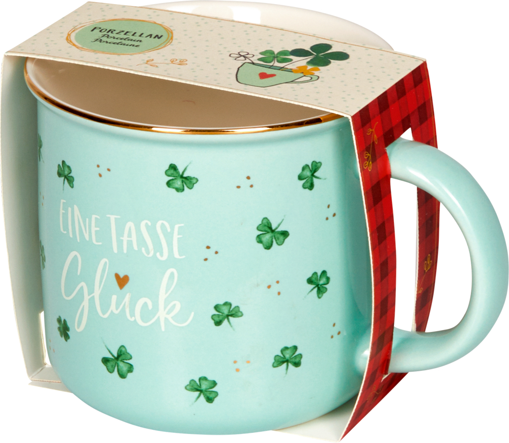 Hellblaue Tasse mit grünen Kleeblättern mit einer Pappbanderole.