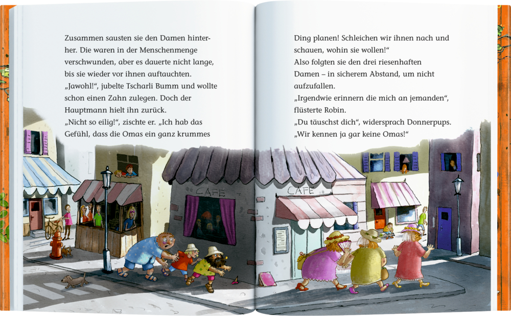 Drei ältere Frauen in bunten Kleidern gehen durch eine Straße, dicht gefolgt von drei Männern in Freizeitkleidung.