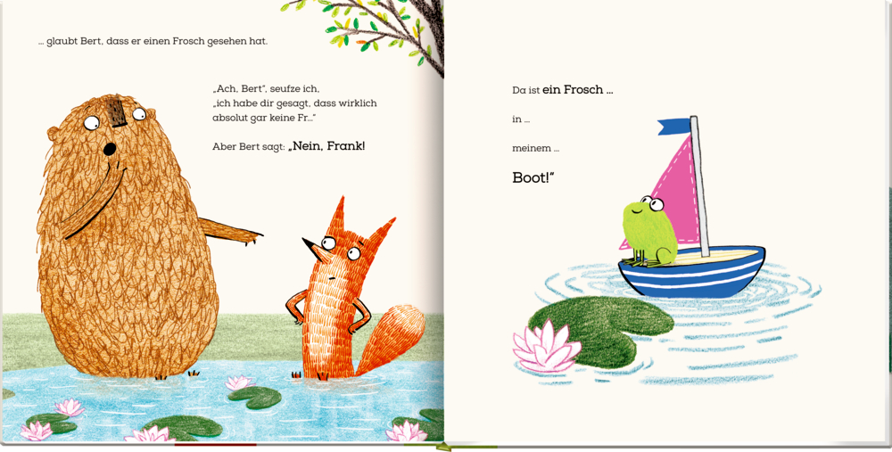 Ein Bär und ein Fuchs sprechen an einem Teich. Ein Frosch sitzt in einem kleinen blau-weißen Segelboot auf dem Wasser.